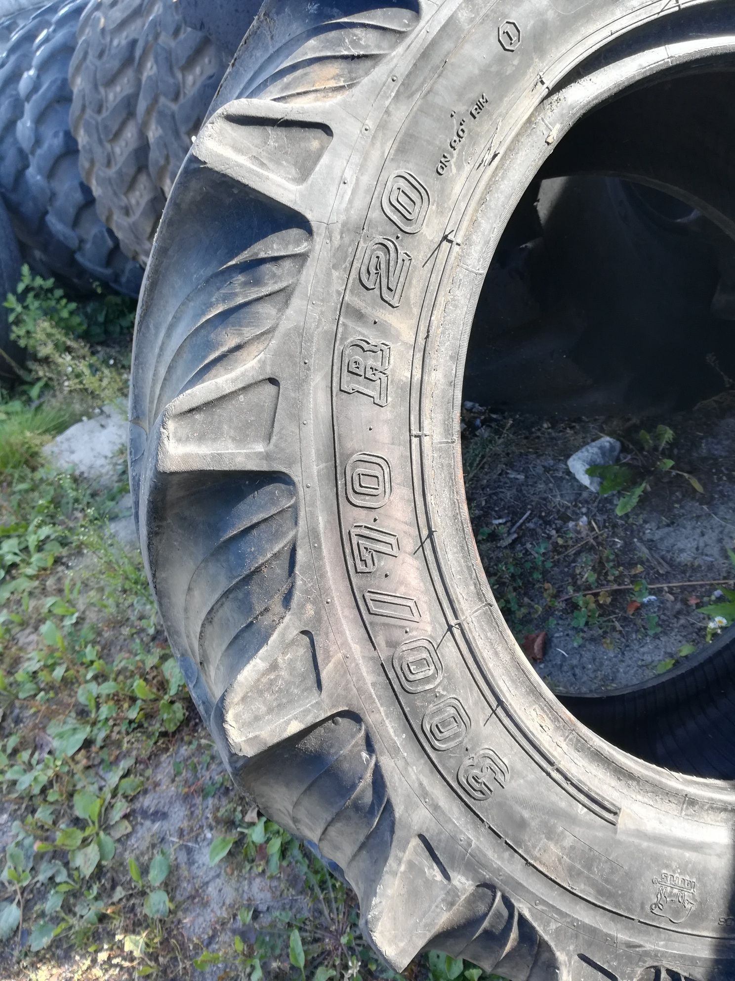 Opona 300/70r20