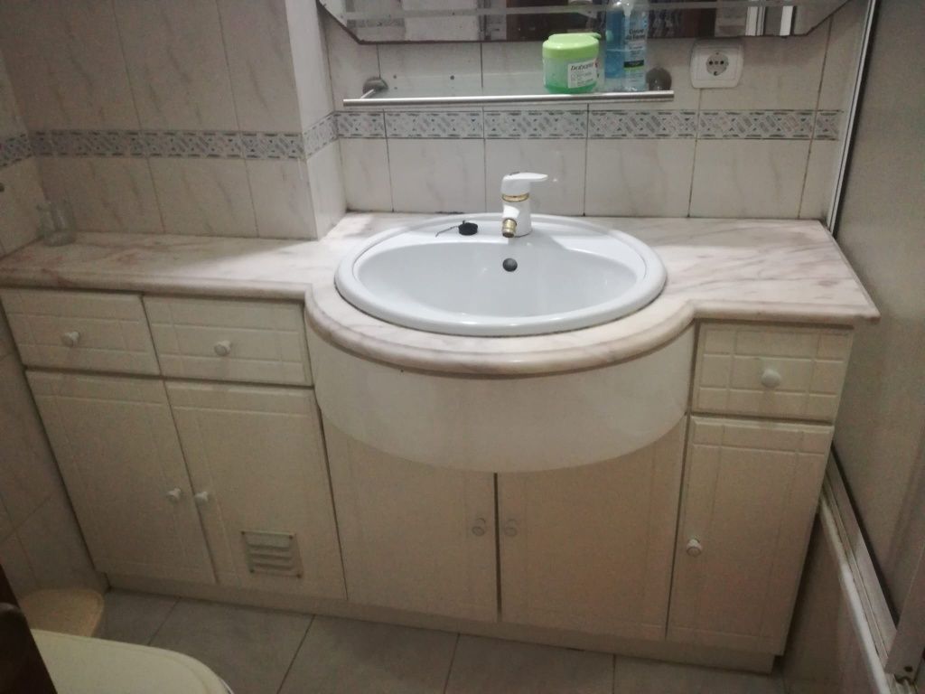 Alguga-se quarto só para senhoras