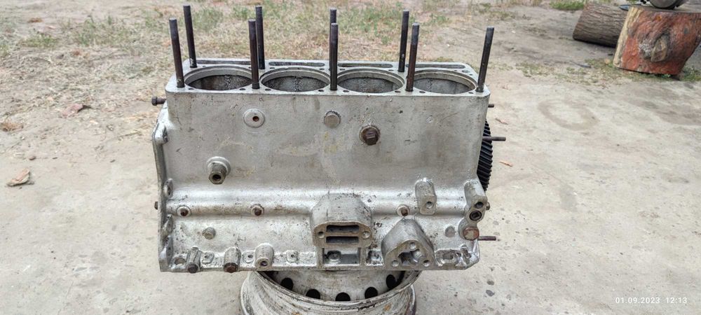 Новий блок двигуна ГАЗ-21