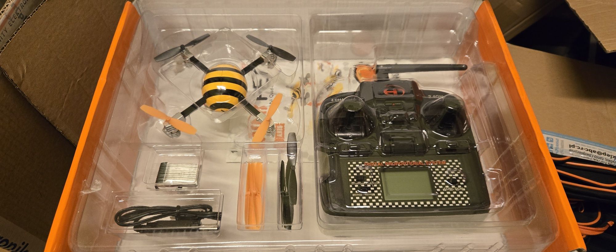 Powystawowy dron do nauki zdalnie sterowany