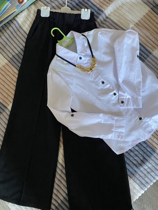 Костюм брюки блузка 146