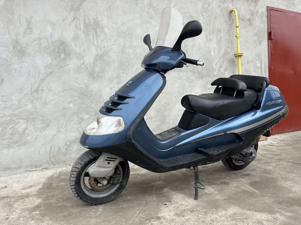 Скутер Piaggio Hexagon