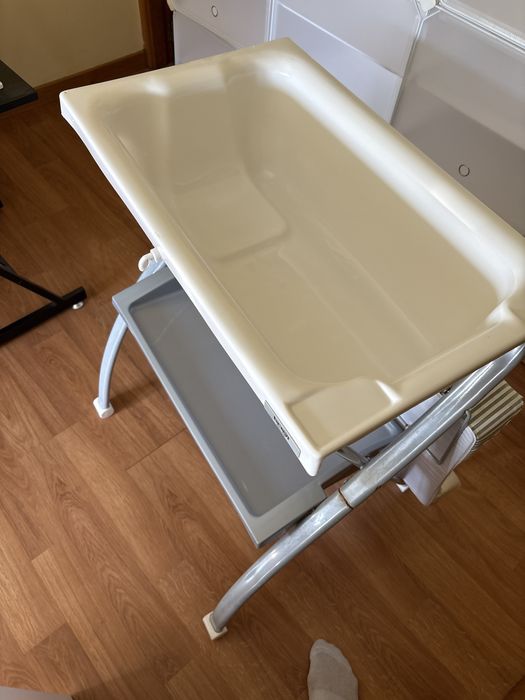 Muda  fraldas com banheira