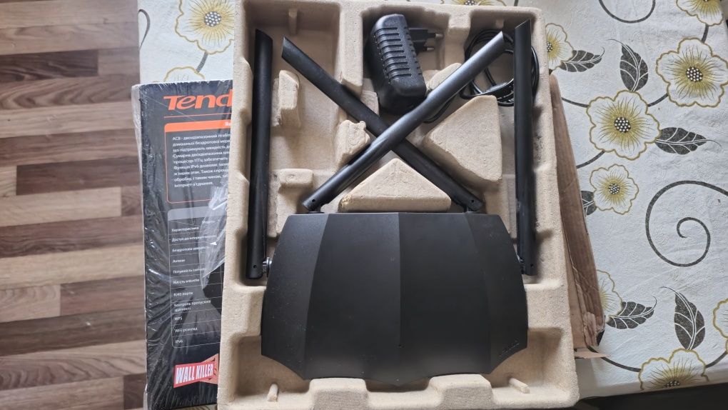 Двохдіапазонний гігабітний WIFI маршрутизатор Tenda AC1200