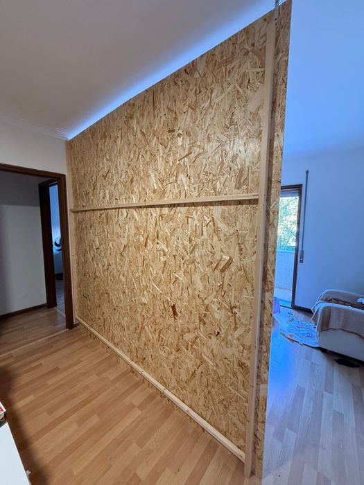 2 painéis OSB com estrutura de madeira, ótimo estado!