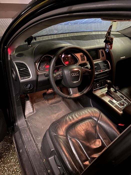 Audi Q7.