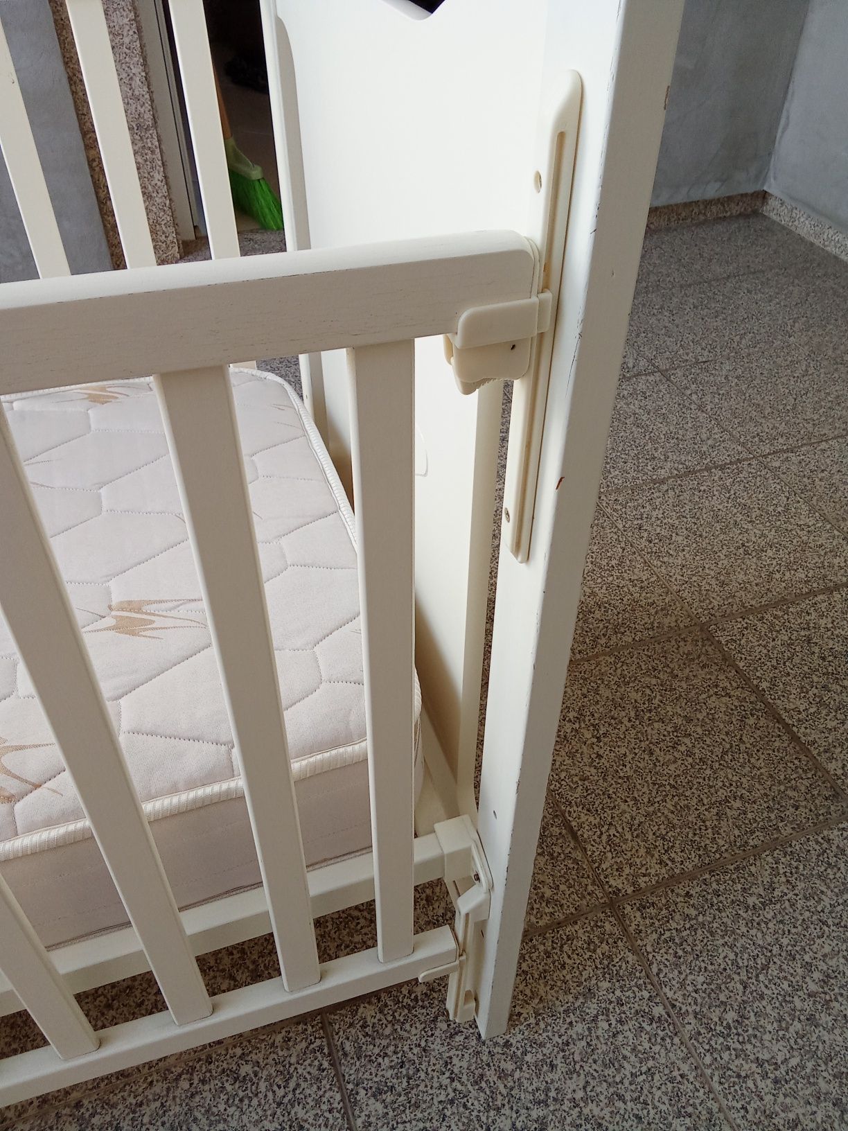 Berço bebécom colchão