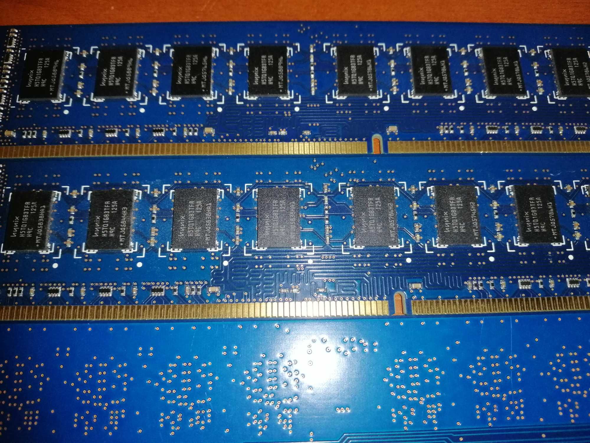 Память DDR3 2Gb Hunix 10600 частотой 1333MHz
