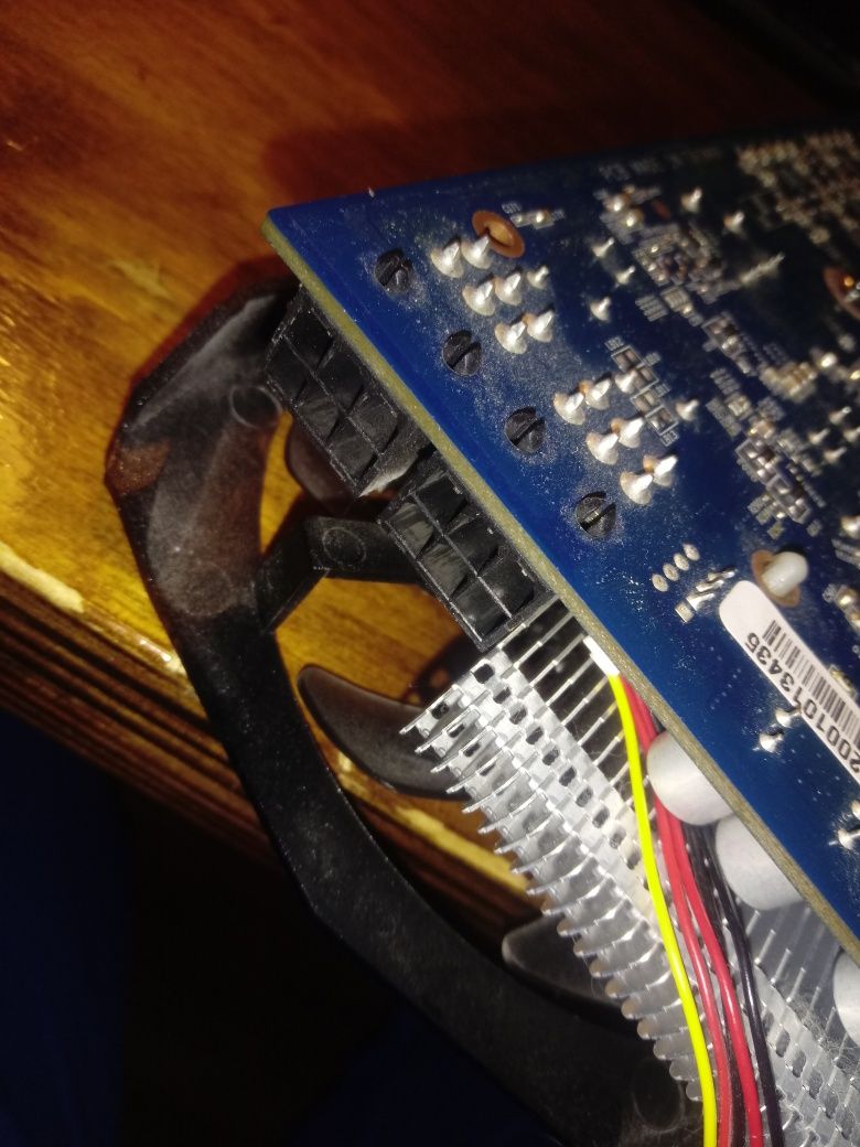 Gtx 560 gigabite windforce GV-N56GOC-1GI REV 1.0