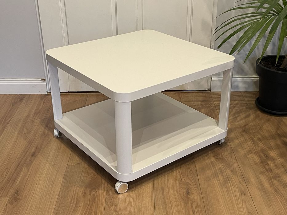 Stolik Ikea na kółkach Tingby 14729 biały stolik kawowy