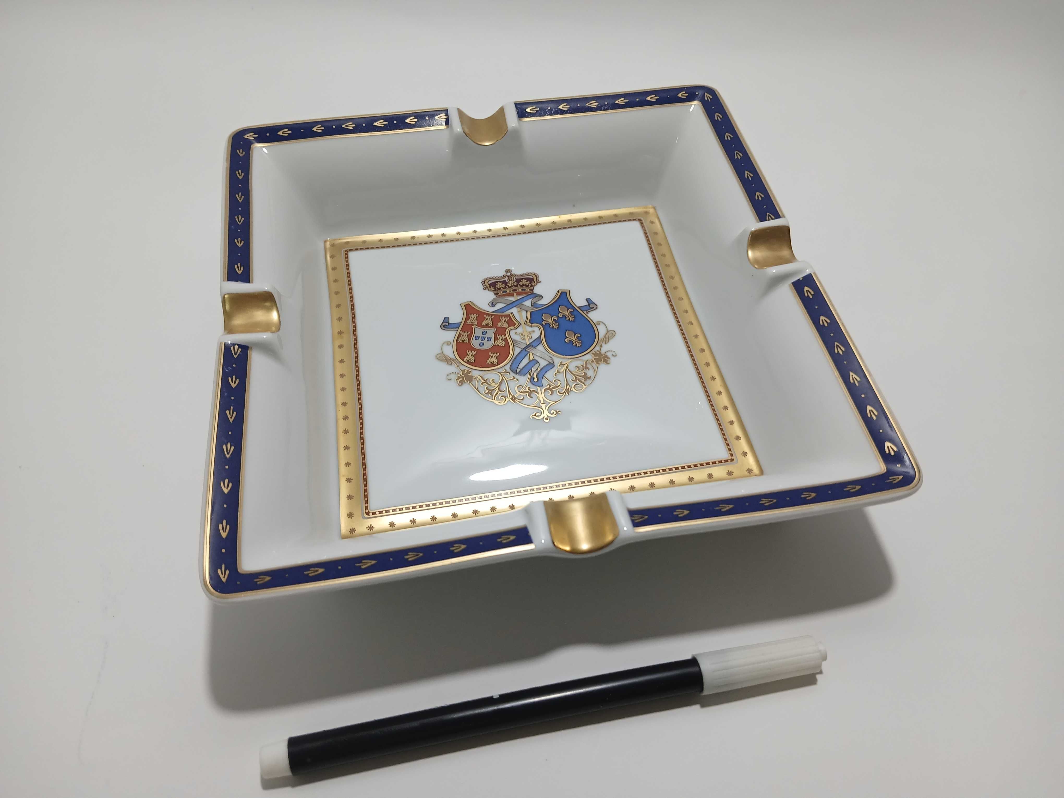 Cinzeiro Porcelana - Oficina Real - Brasões - Armas Reais - Monárquico