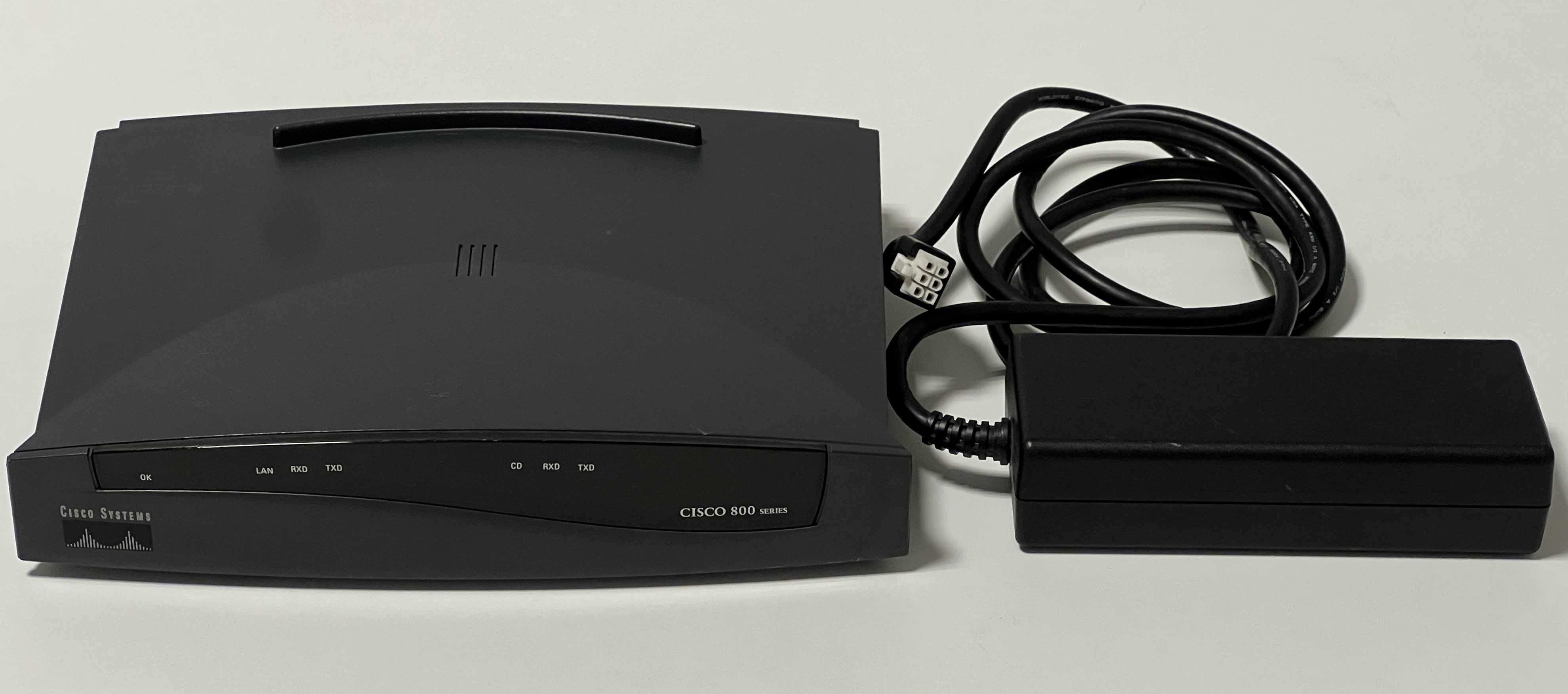 Router Cisco 805 Series 800 - Usado