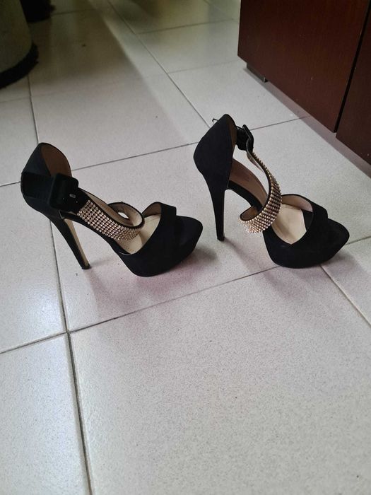Sapato para Senhora Preto C/ Brilhantes - Tamanho 37