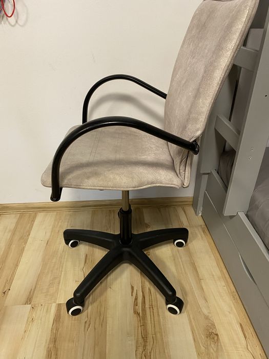 Krzeslo z oparciem szare ikea
