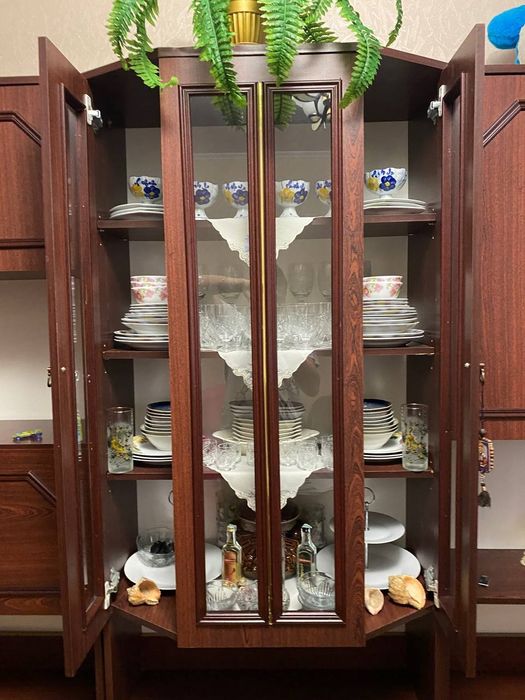 Стінка в кімнату