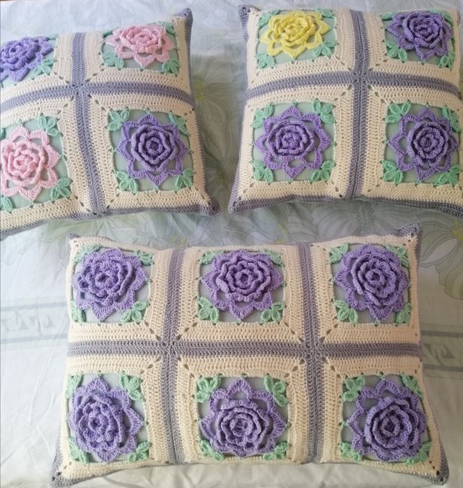 Подушки ручної роботи.