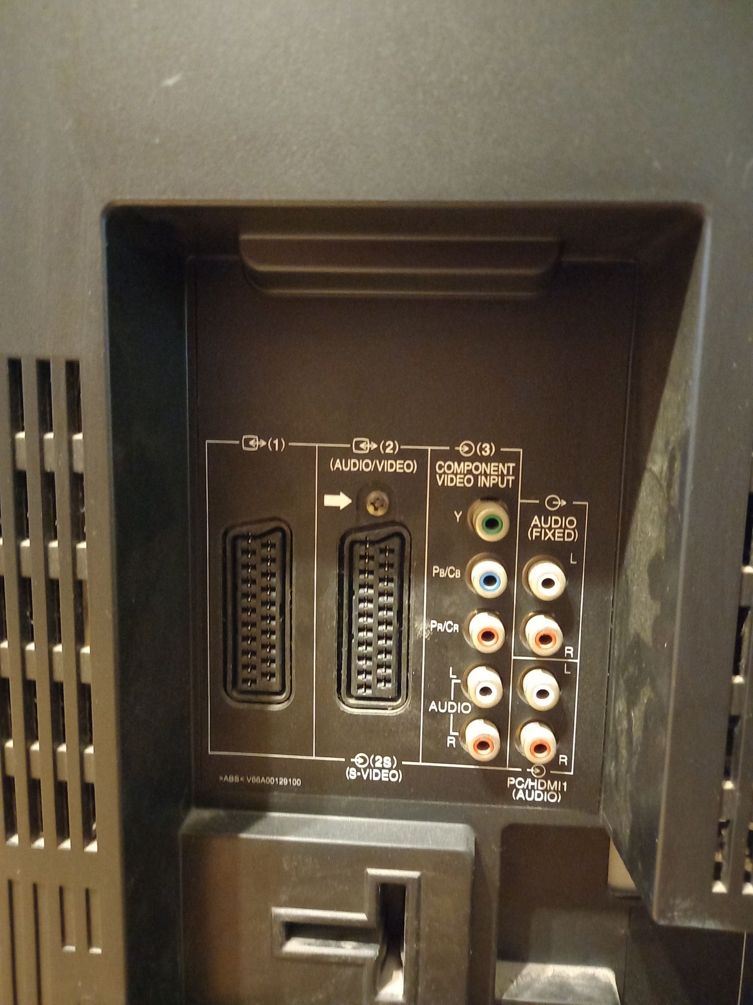 Toshiba LCD 32" colour TV
