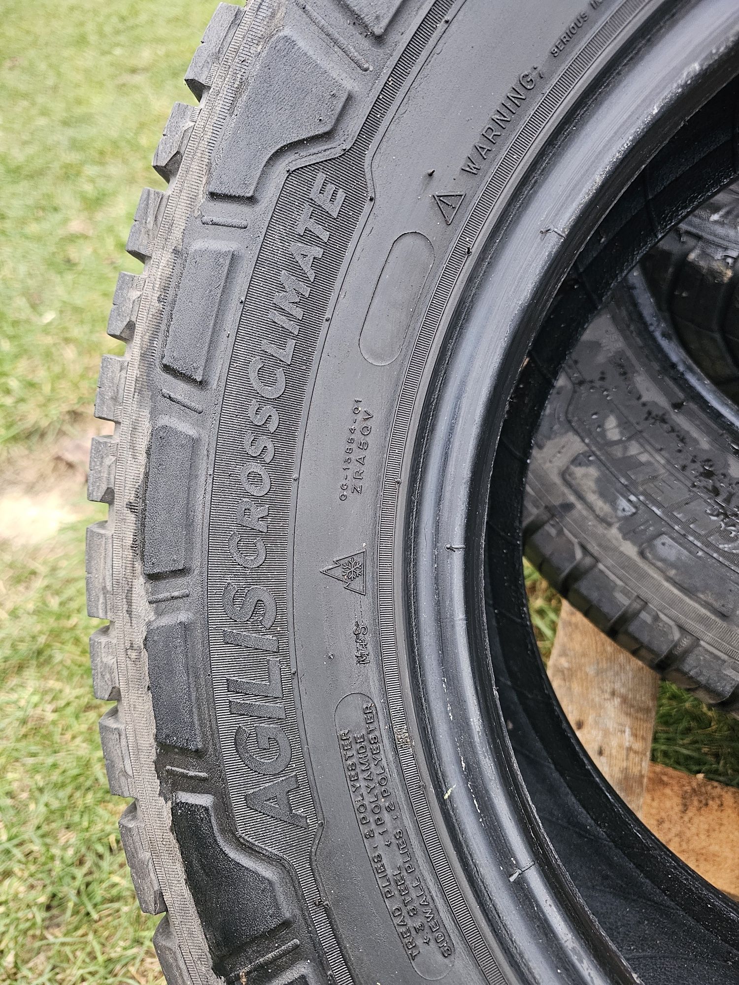 Opony wielosezonowe Michelin Agilis crossclimate 235/65R16 C
