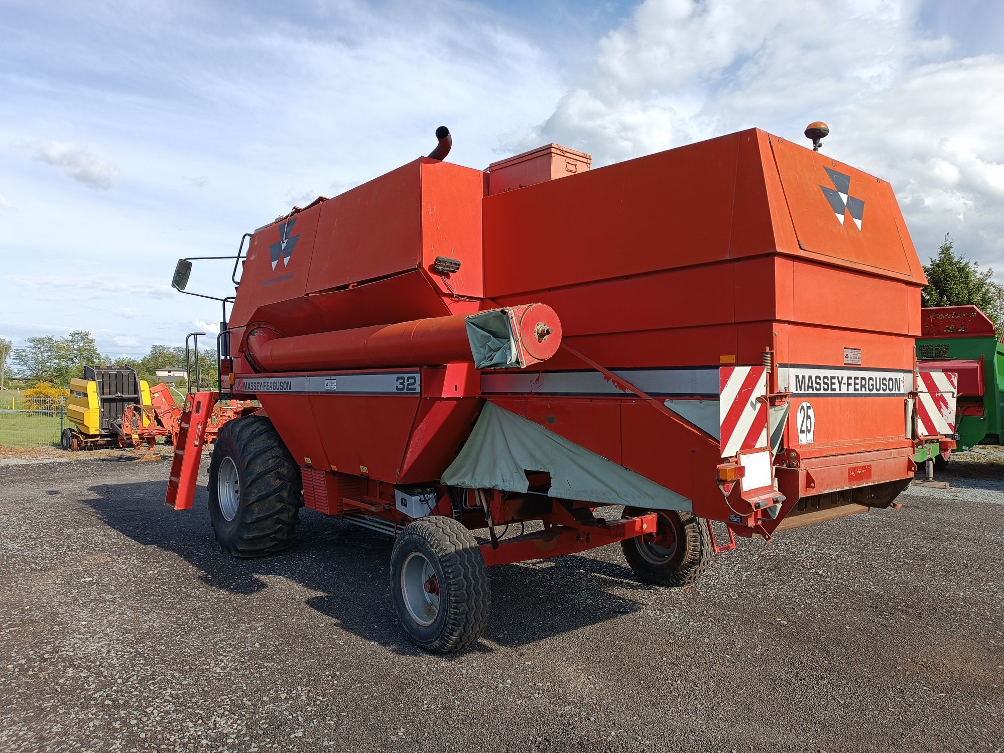 Massey Ferguson 32 heder z wózkiem (Claas, dominator, new holland, joh