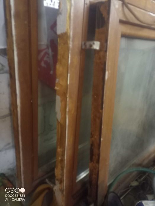 Okno balkonowe w kolorze złoty dąb