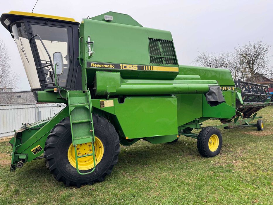 Є відеоогляд . Комбайн John deere 1065 Джон дір з кондиціонером.