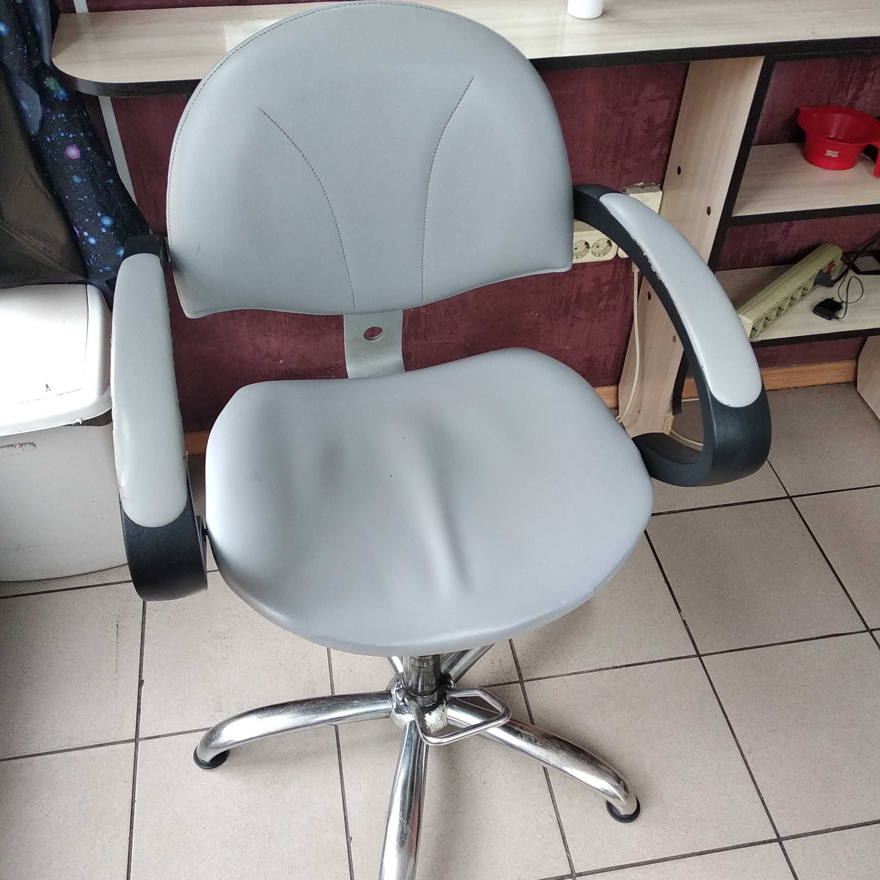 Перукарське крісло(парикмахерское кресло)