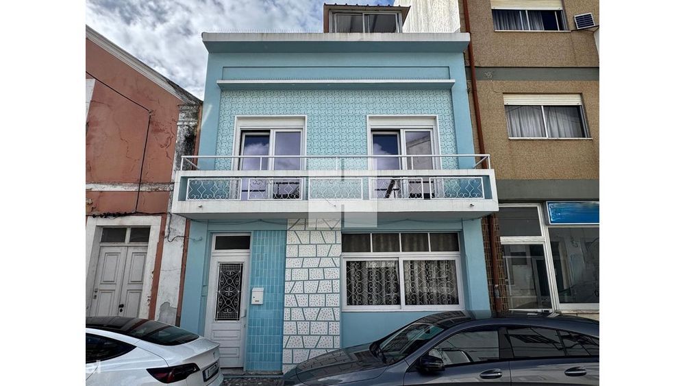 Moradia p/ Restaurar na Cidade