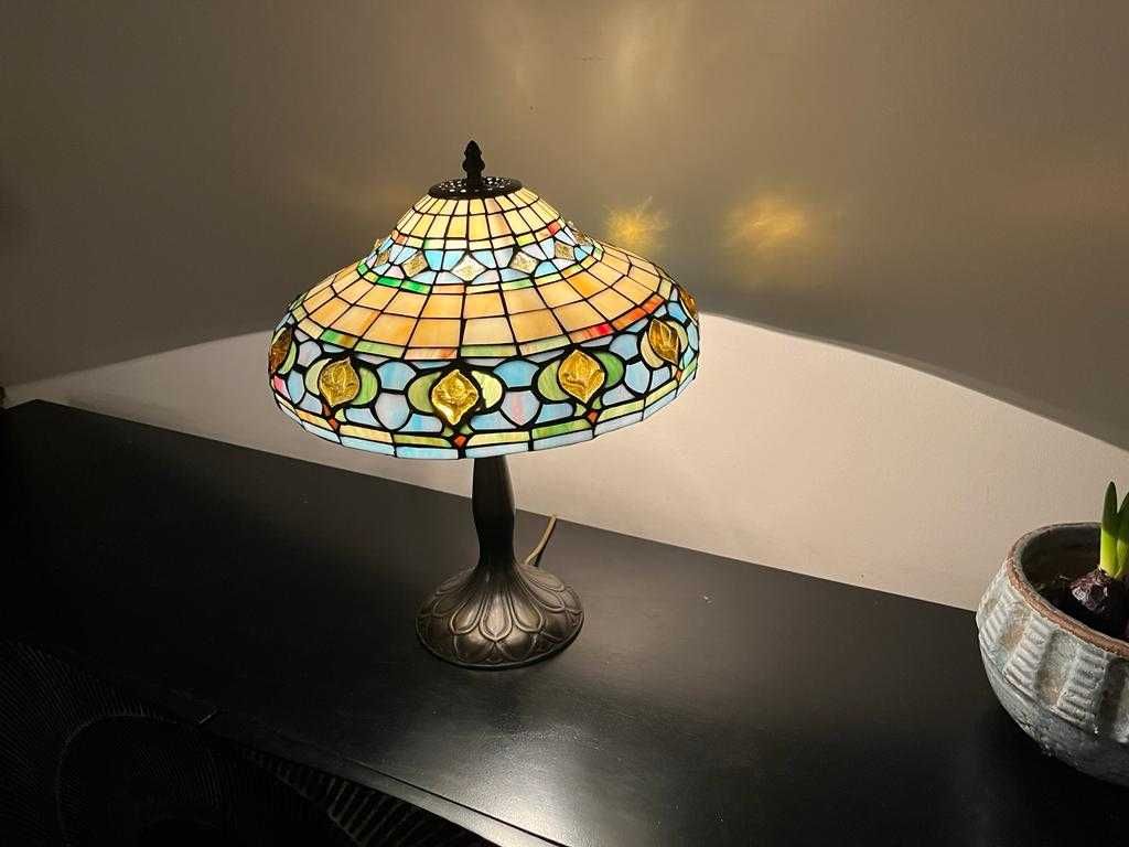 Tiffany lampy podłogowe i stołowe
