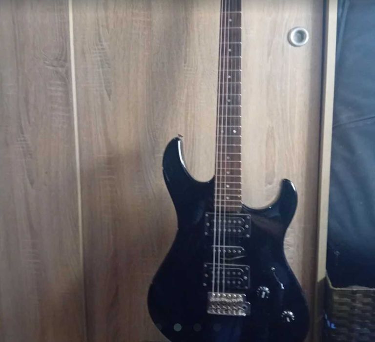 Guitarra Yamaha, Amplificador e pedal multiefeitos, como novo!!!