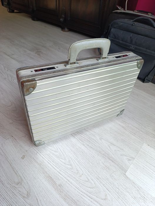 Walizka na dokumenty czy laptopa plus kluczyk