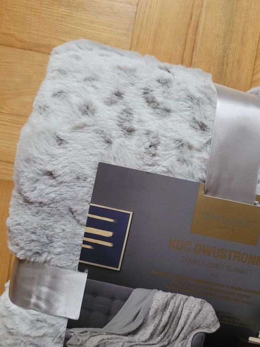 NOWY koc dwustronny Smukee z futerkiem futro futrzany miły w dotyku