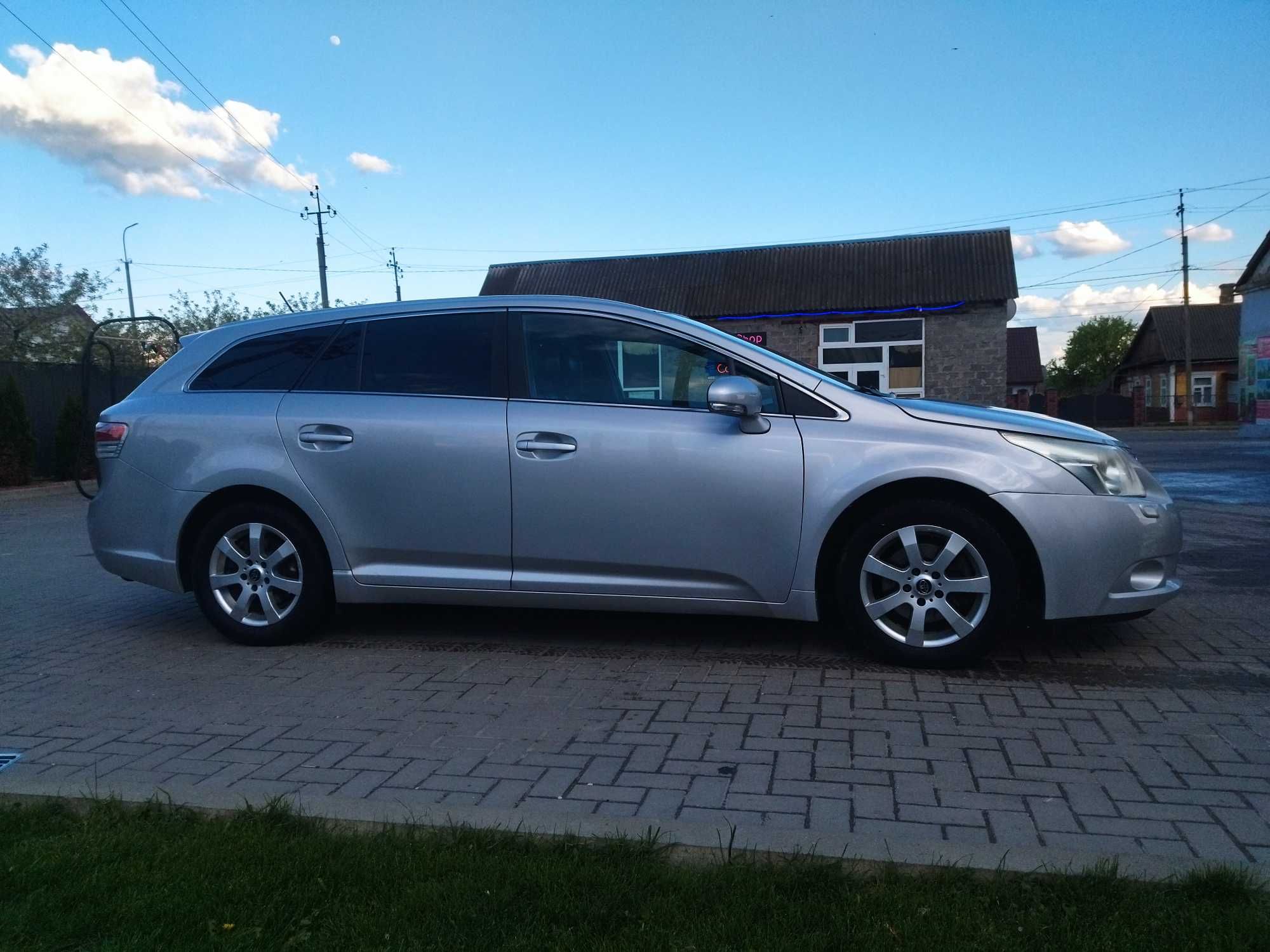 ...TOYOTA Avensis