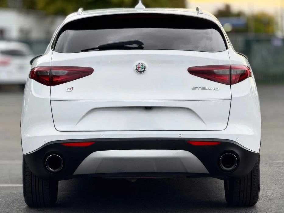 Alfa Romeo Stelvio      2018