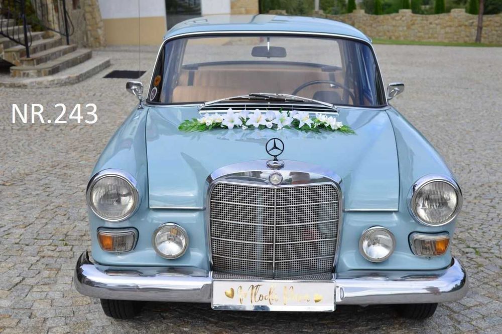 Dekoracja na samochód z białych LILLI.Ozdoba na auto do ślubu 243