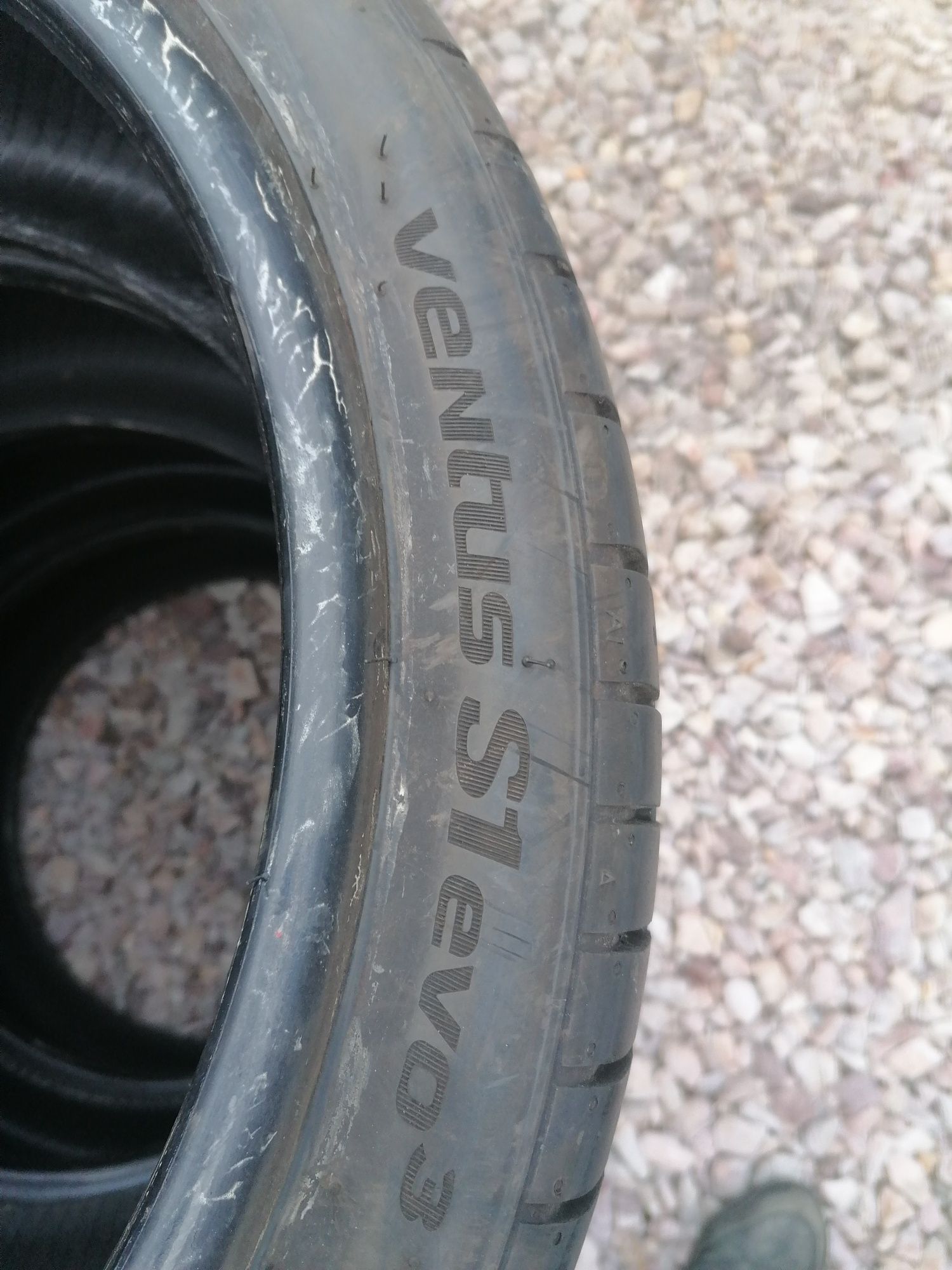 215/40/18 Hankook