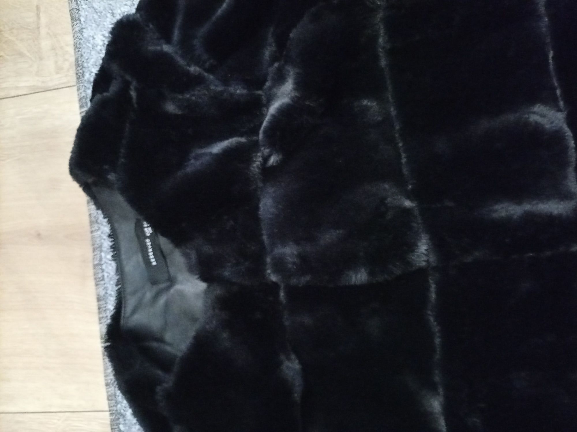 Czarne sztuczne futro XXL