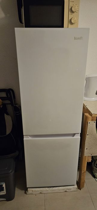 Vendo um frigorífico e uma microondas