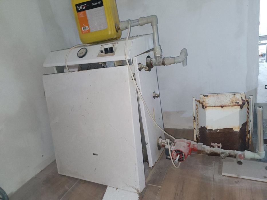 Газовий котел робочий з насосом