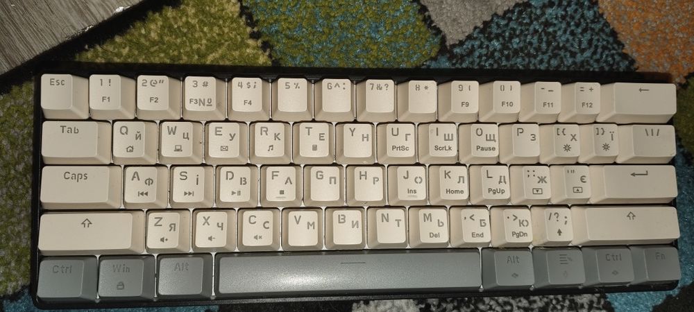 Ігрова компактна клавіатура gamepro mk130r ідеальний стан