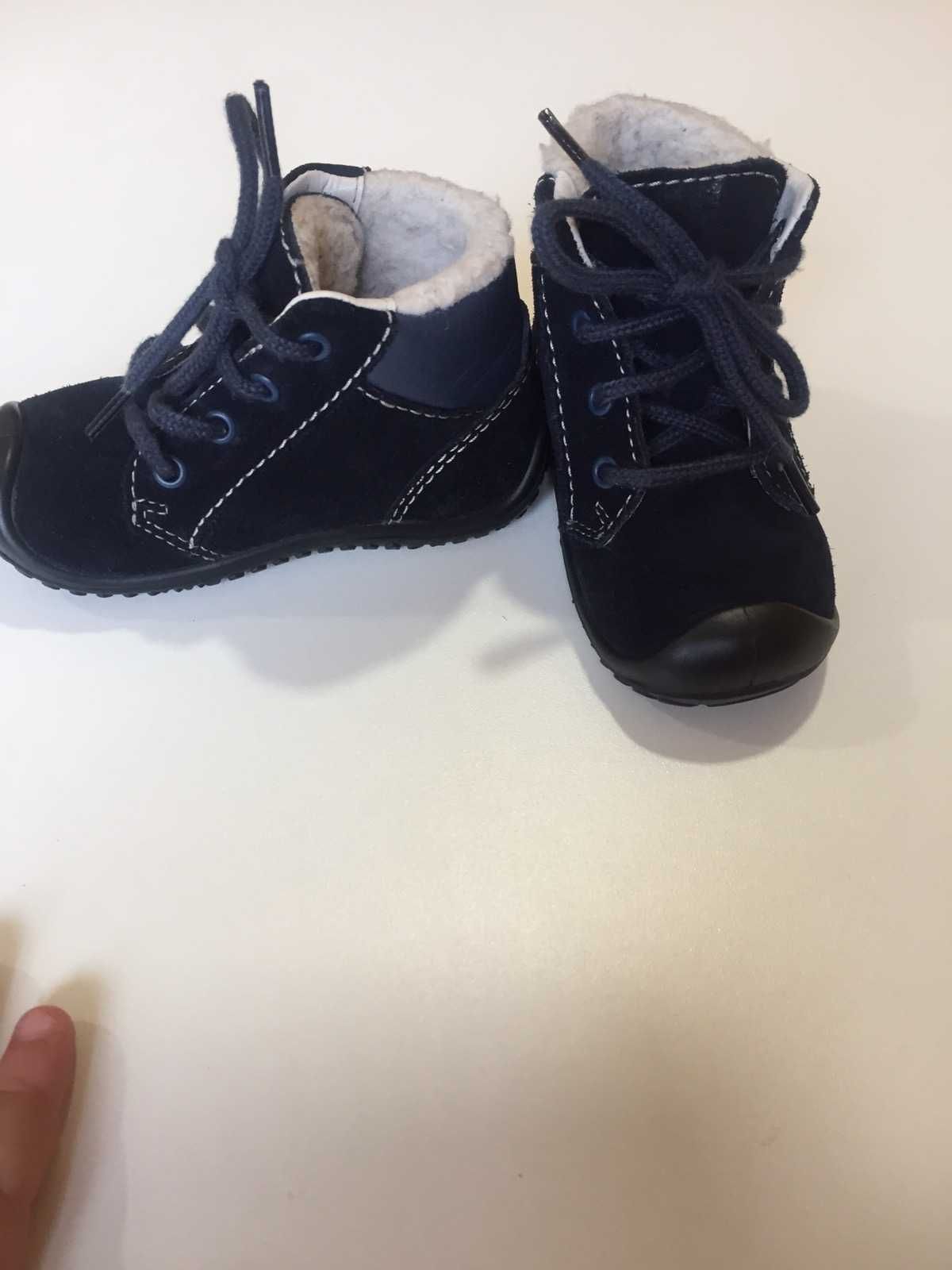 Дитяче взуття (детская обувь)