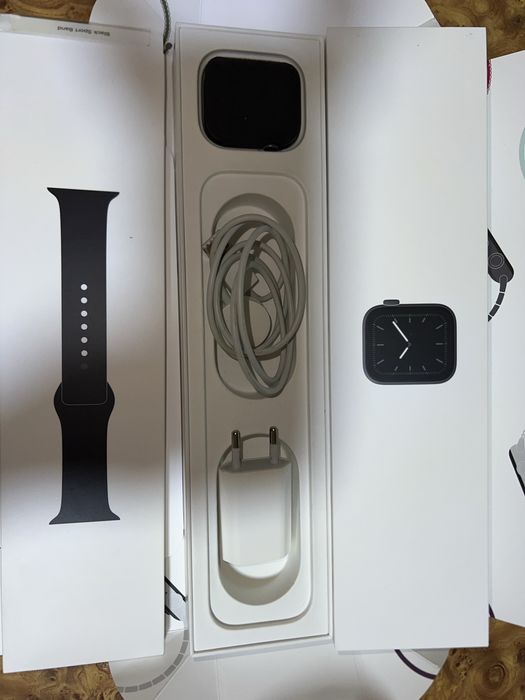 Apple Watch 5. 44mm полный комплект