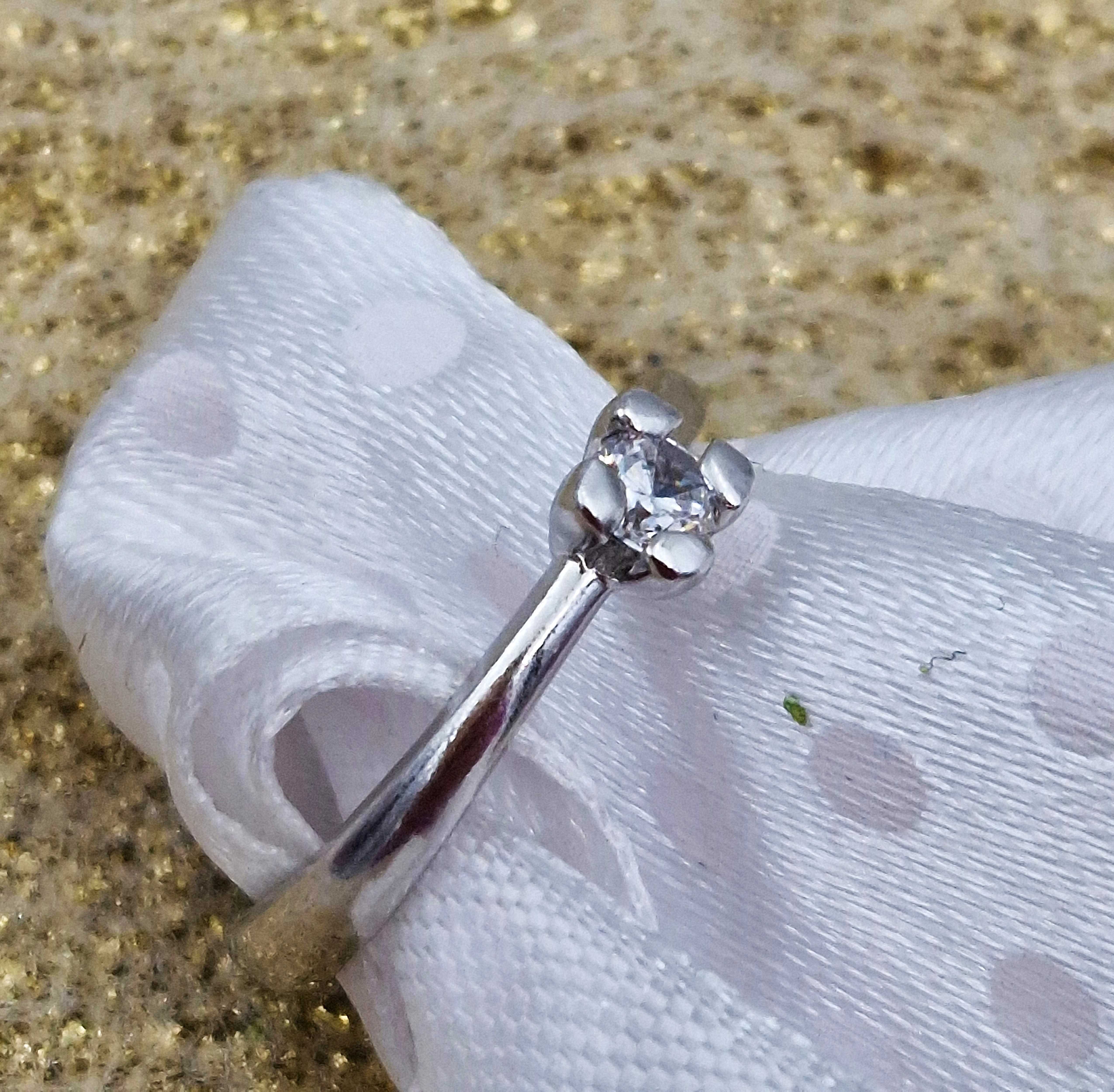 Klasyczny srebrny damski pierścionek z cyrkonią 1,99g P925