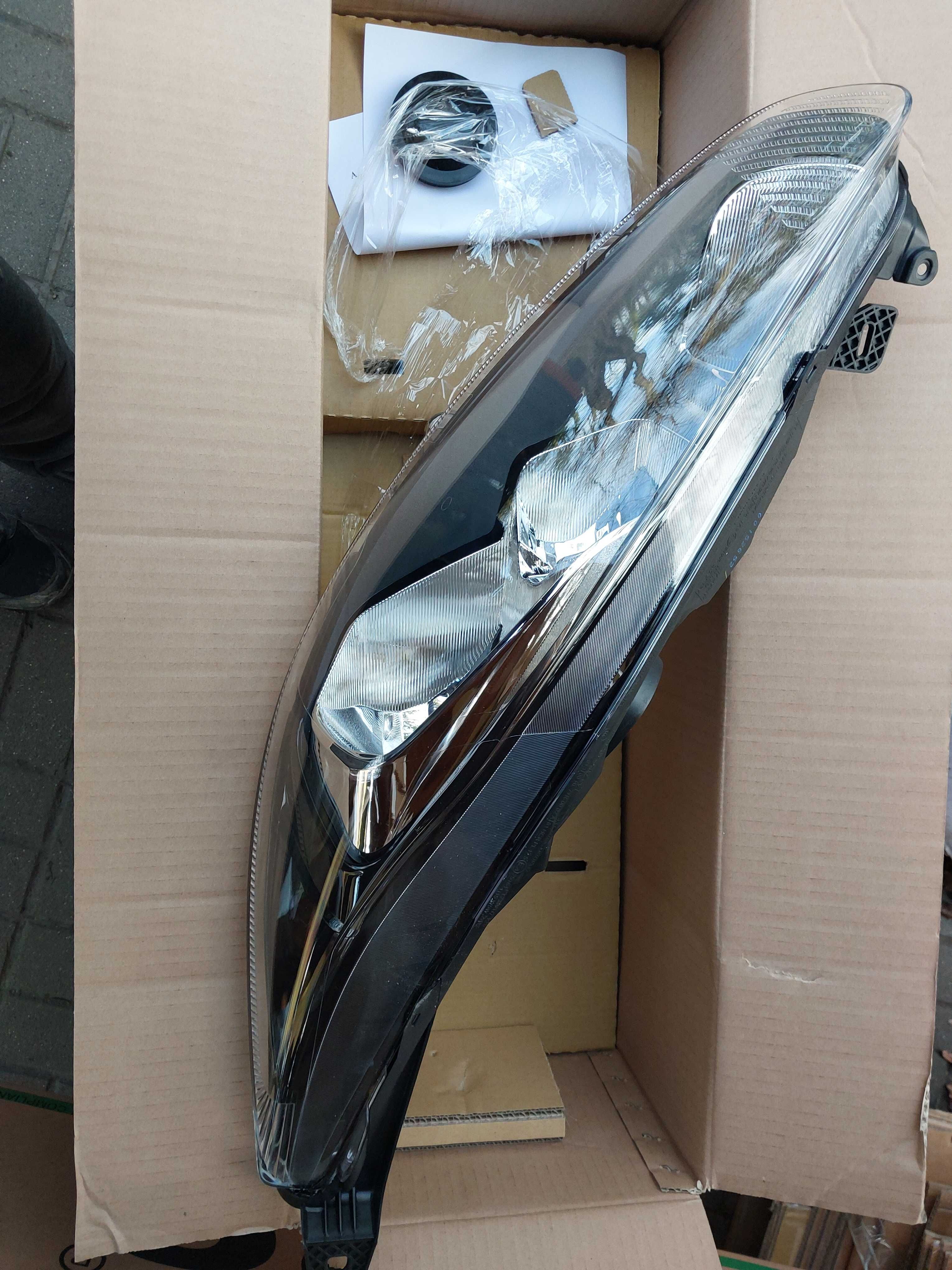 FORD FIESTA MK 7 lift lampa przednia nowa