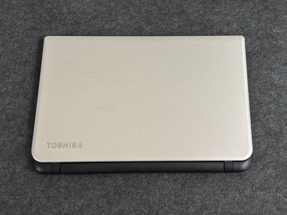 Ноутбук Toshiba L50 Core i3 8GB Батарея 4 години