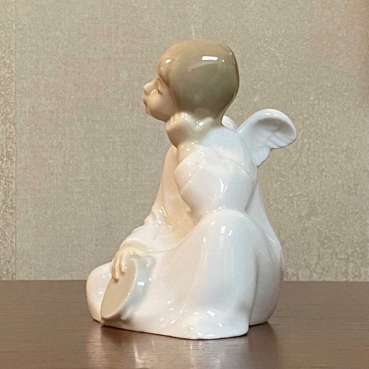 Фарфоровая статуэтка NAO (by Lladro) «Ангел с бубном».