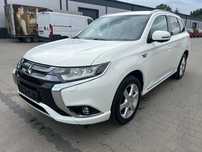Mitsubishi Outlander 2.0 hybryda 4x4 LED podgrzewana kierownica Tempomat manetki