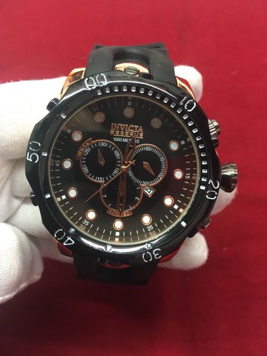 Relógio INVICTA Preto e Dourado