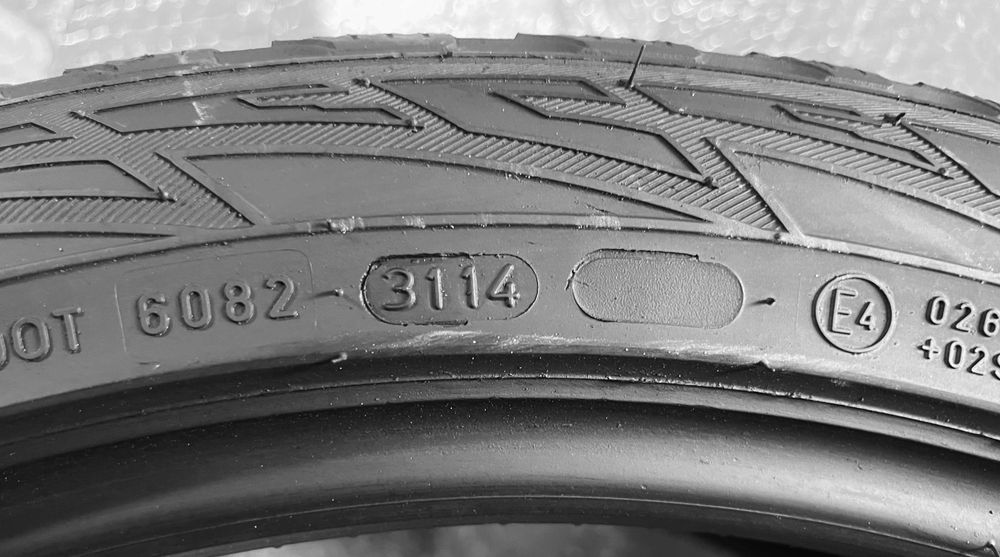 Шини Б/в 295.35.21 пара Nokian