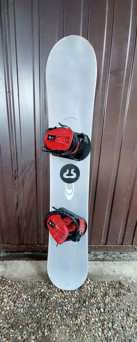Deska snowboardowa Salomon 152 cm z wiązaniami