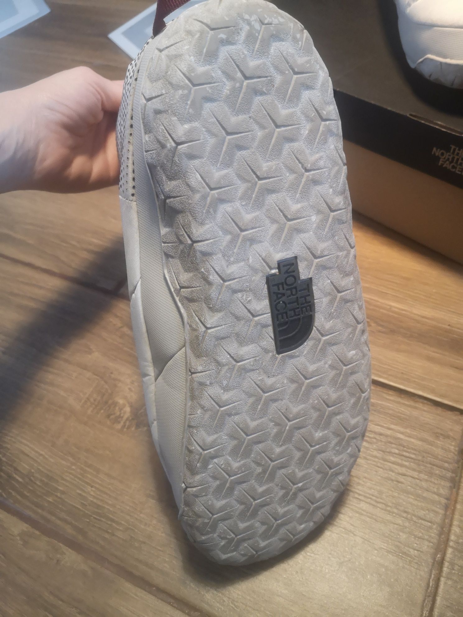 Пухові дутики, чоботи THE NORTH FACE,